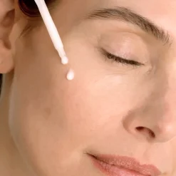 Technologie Alfa [3r]|Vitamine C|NUXE Le Sérum Correcteur de Taches